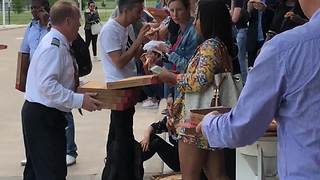 American Airlines Captain Buys 40 Pizzas for Passengers