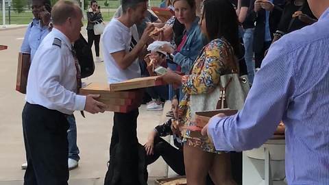 American Airlines Captain Buys 40 Pizzas for Passengers