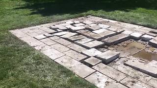 City crews remove Confederate monument on Ward Parkway