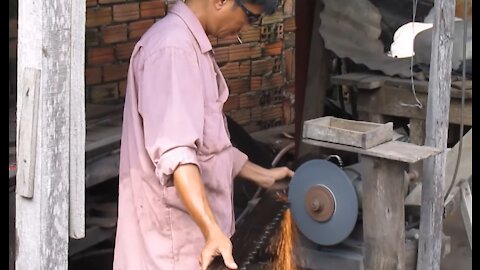Vietnam, HCMC - small suburban sawmill - 2014-09