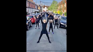 Dance choreographer hosts lockdown dance class in the streets of London