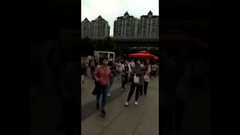 Frightened Citizens in China Storm the Hospital Amid Emergence of Mutated Virus 安徽出現變異病毒 受驚市民衝向醫院