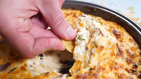 Learn how to easily make Cheesy Bacon Dip!
