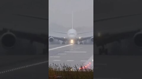 ☔️Airbus A380 landing in bad weather