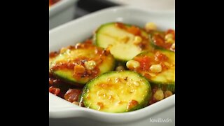 Zucchini au gratin with tomato sauce