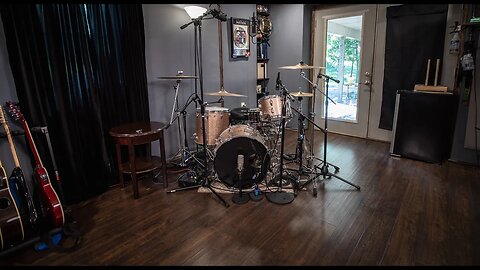 Recording MASSIVE DRUMS in a HOME STUDIO | MIC PLACEMENT & LUNA