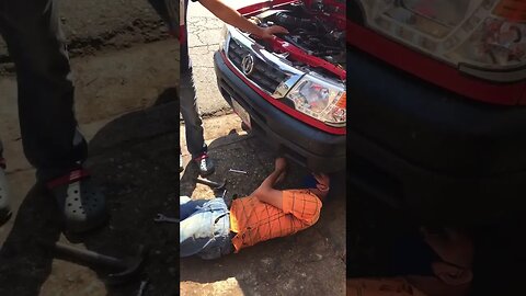 At the auto bumper shop all day - Venezuela Now - April 18th, 2023