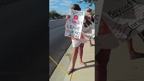 Counter Protestor "I'm A GROOMER" LAS VEGAS BOYCOTTS TARGET (Don't TARGET The Kids)