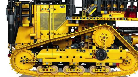 5 Ways the LEGO Technic Cat D11 is better than the Liebherr R9800