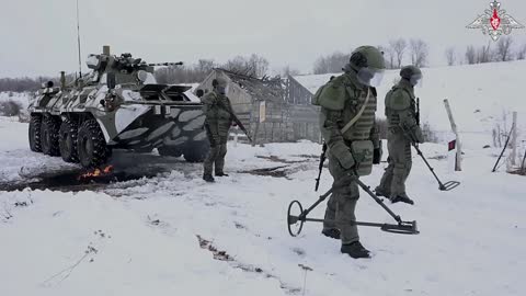 Russia Shows Soldiers From Sapper And Engineering Regiment Take Part In Combat Exercises