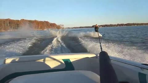 Man Suddenly Faceplants After He Was Waterskiing Smoothly