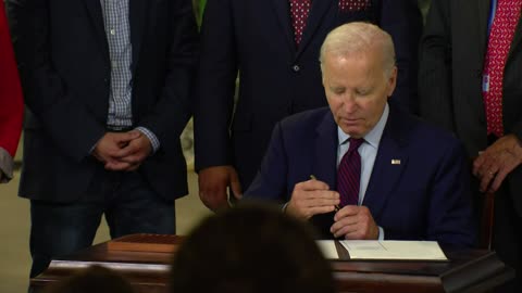Biden signs executive order incentivizing domestic manufacturing of US inventions
