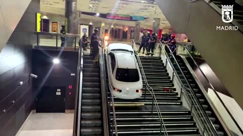 Stolen car ends up in Madrid bus terminal stairway
