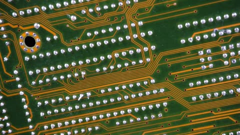 Unleashing the Power of Memristors in High-Precision Computing