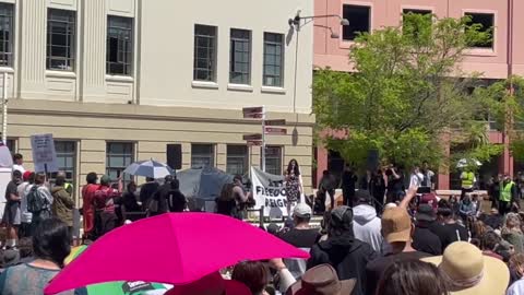 Sue Grey calls out the Coercion! Civic Square, Wellington, 30 Oct 2021