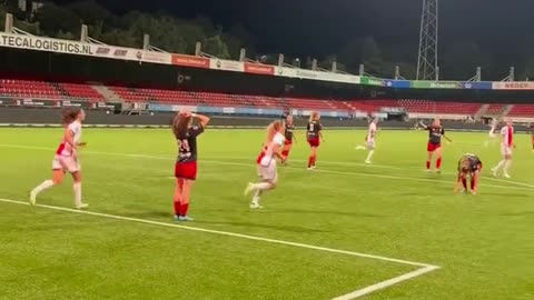 Goalkeeper wrongly thinks the ball is going out of play in Ajax Women vs Excelsior Rotterdam game