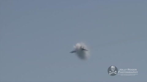 Fighter Jet Creates Incredible Vapour Circle