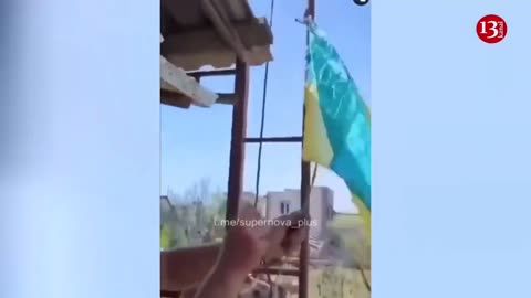 Ukrainian soldiers together with Polish fighters raised Ukrainian flag on occupied area of Kherson