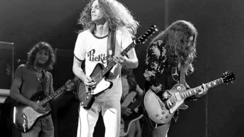 Deconstructing Lynyrd Skynyrd – That Smell (isolated guitars and bass)