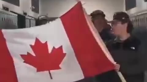 Canada: Students protest school masks and "congratulate" the Prime Minister with "Fuck Trudeau".
