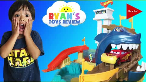 The 4 Year Old YouTuber, Ryan's Toy Reviews, Is BETTER THAN YOU on theFeed!