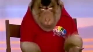 monkey himself eat