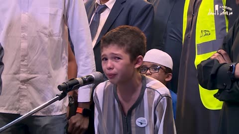 VERY EMOTIONAL: YOUNG BOY CRIES WHILE SPEAKING TO MUFTI MENK