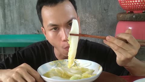 noodles and boiled napa cabbage and ripe bananas