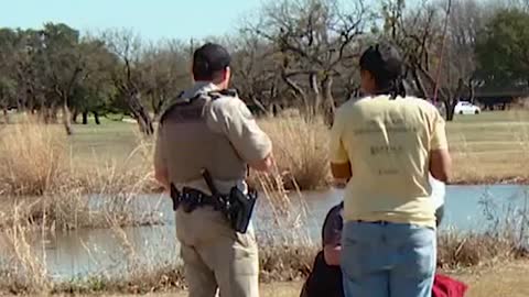 Pescadora se nega a mostrar documentos para guarda 👮 #patrulheirosdanatureza