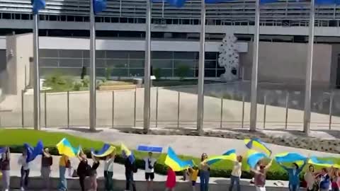 Ukrajinci u budovy EP v Bruselu
