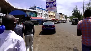 Watch police fight an active bank heist in Kenya