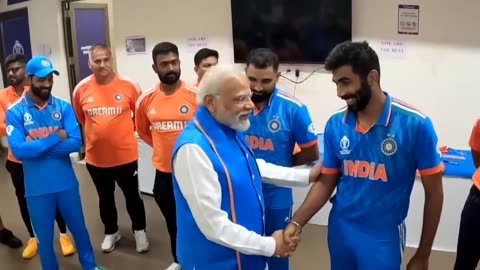 PM Modi Meets the Men in Blue, Comforts Indian Cricket Team After World Cup Final