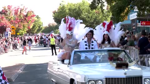 Thousands flock to Australian Elvis Presley parade
