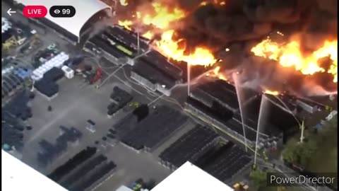 🚨 EPA Monitoring AIR Quality After Massive FIRE Breaks Out at Warehouse in Kissimmee, FL