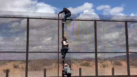 Todd Bensman · Hundreds of runners climb the wall into New Mexico daily