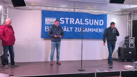 Stralsund - Die Moderatoren hauen noch einen rein 02-11-2022