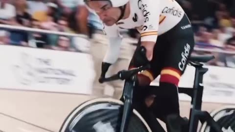 "Unstoppable: Athlete Dominates Cycling Race Without Legs"