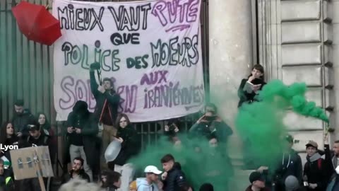 Violent protests in France amid Macron's speech justifying the pension reform