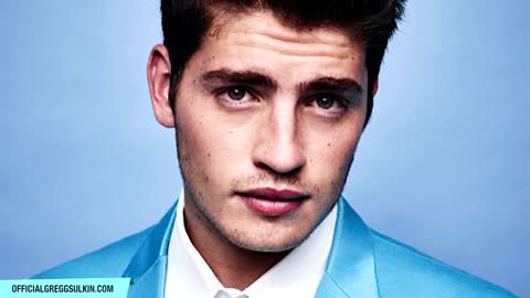 Gregg Sulkin Talks About His Fashionisto Photoshoot