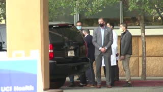 Bill Clinton walks out of California hospital