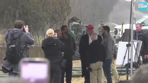 President Trump spotted in East Palestine speaking with the mayor, JD Vance & Don Jr!