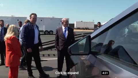 Prime Minister Benjamin Netanyahu and his wife Sara toured the Tesla Motors plan