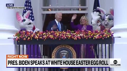 Jill Biden has to remind Joe to wave at White House Easter event