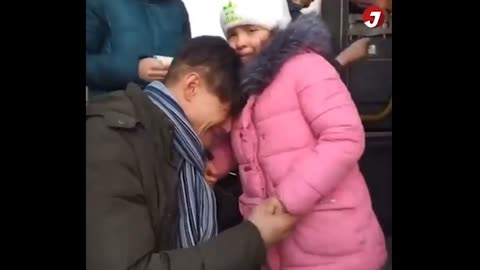 Heartbreaking Moment Ukrainian Father Says Goodbye Sending His Family to the Safe Zone