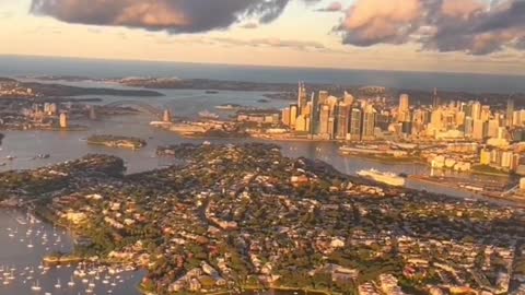 Flying over Sydney - the biggest city in Australia 🇦🇺 Thanks to the photo credit 😊