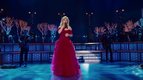 Kelly Clarkson - Silent Night (Official Video) ft. Trisha Yearwood, Reba McEntire
