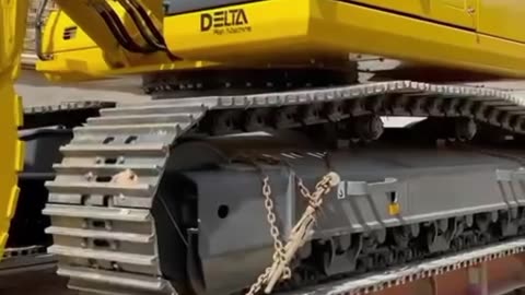 Heavy haulage carrying excavator