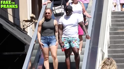 THE BEST ESCALATOR PRANKS!! *COUPLES REACTIONS*