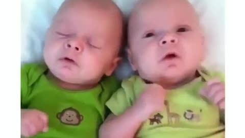Twins sneezing 🤣🤣🤣🤣 also twins