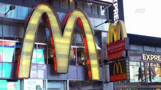 A McDonald’s Offers Free iPhone to New Hires